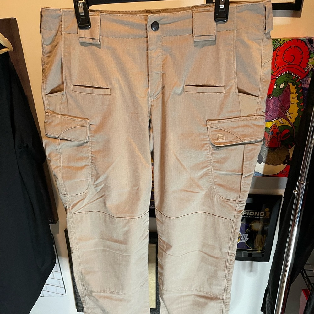 5.11 Tactical 64386 Woman’s Size 14 Long Cargo STRYKE Pants Ripstop Canvas Worn.
